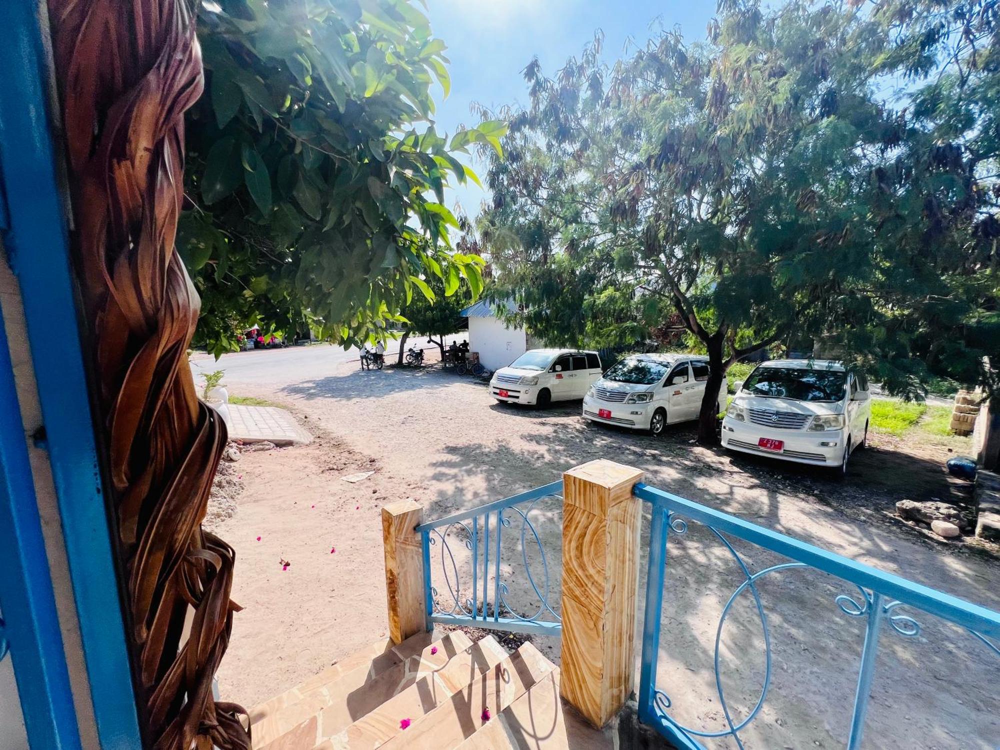 مبيت وإفطار جامبياني Barabara House المظهر الخارجي الصورة